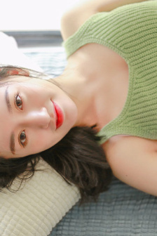 美女扒开粉嫩的尿口